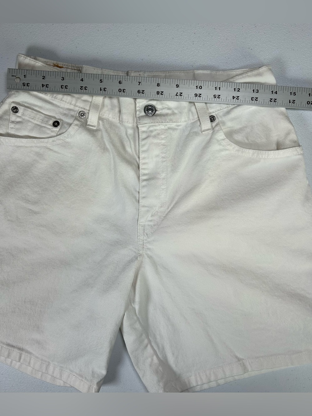 Vtg Y2K Levi’s White High Waisted Denim Shorts Stretch Jorts 8 - Picture 3 of 11